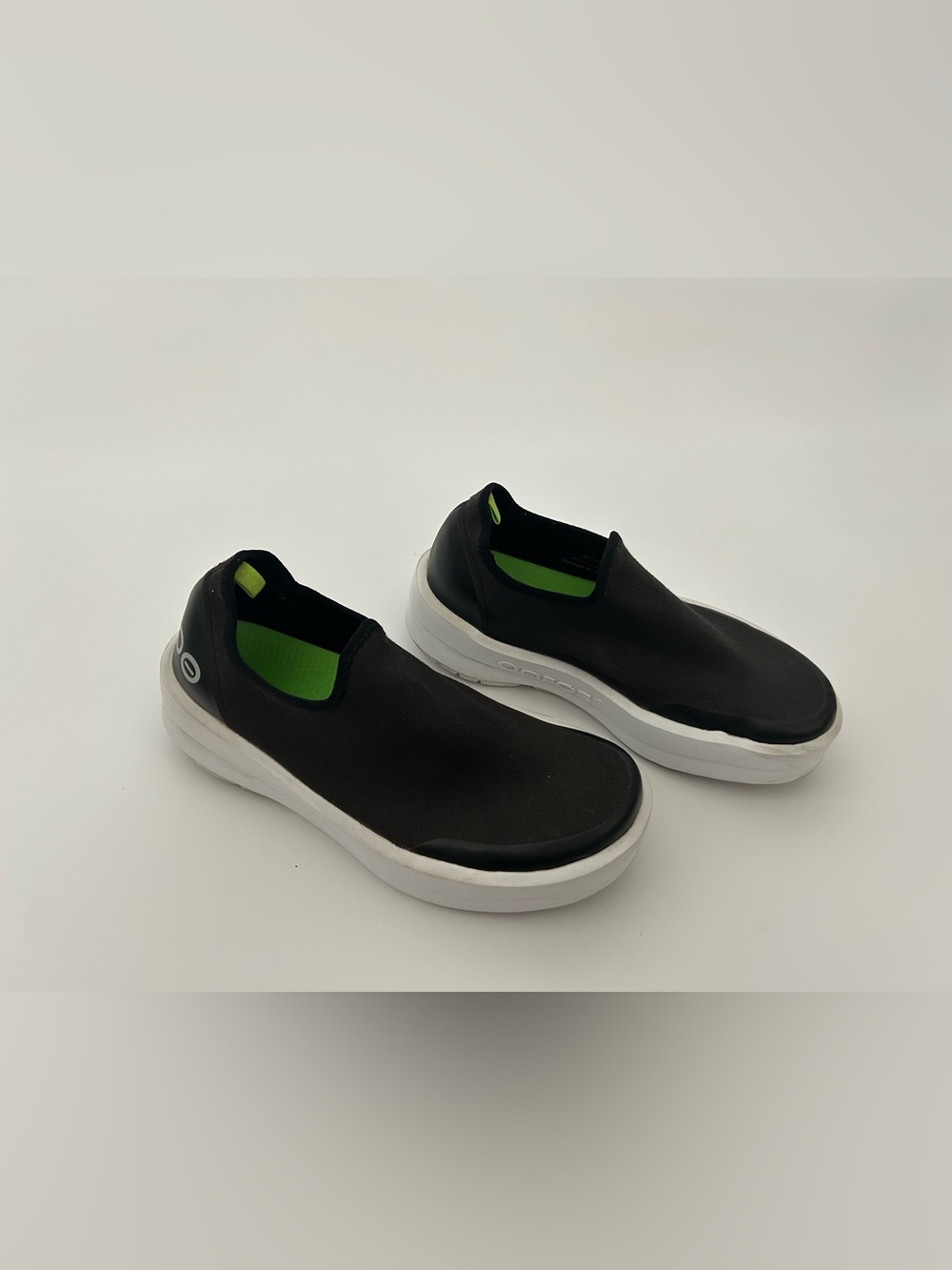 oofos OOmg Eezee Low Shoe
Casual
Walking
Slip On
Recovery
Black
US 6.5 EU 37.5